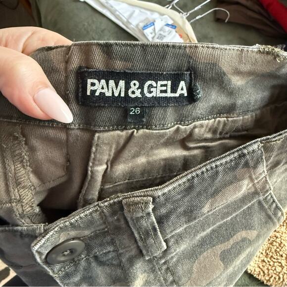 Pam & Gela Uniform Side Stripe Step Hem Pant in Camo Size 26 - Picture 3 of 4